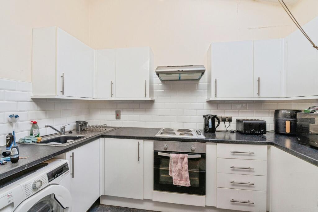 House in Southend-on-Sea - View 4