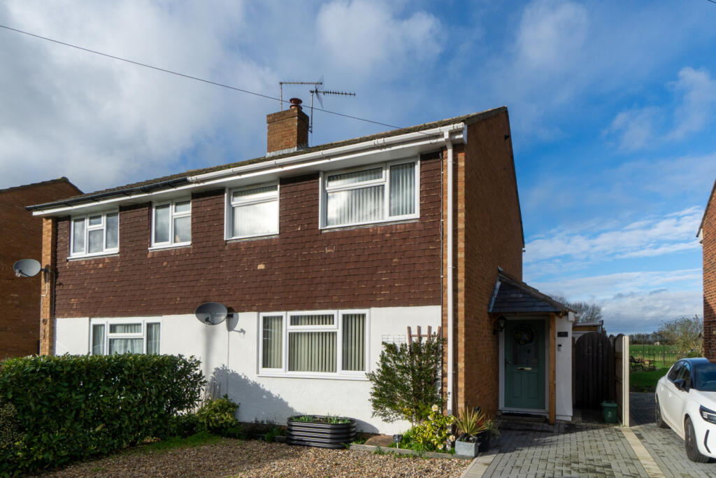 3-bed semi-detached on St. Marys Close, Panfield, Braintree, Essex, CM7, £350,000