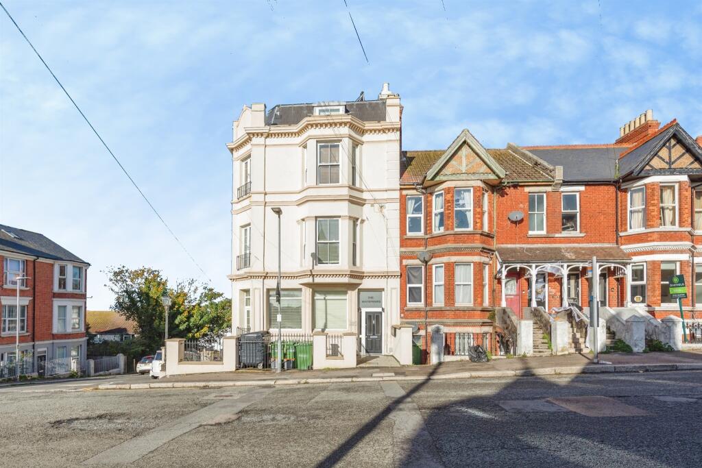 2-bed flat on Priory Road, Hastings, £190,000