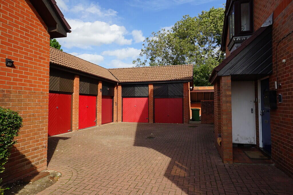 Main image of property: Garage 4, Carne Place