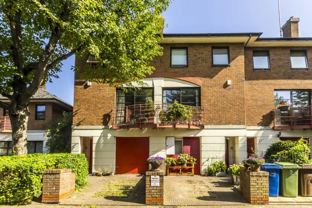 Main image of property: Plover Way, Surrey Quays