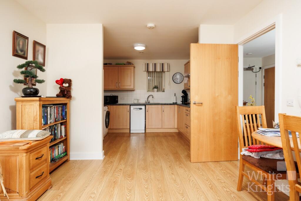 Apartment in Woodley, Wokingham - View 5