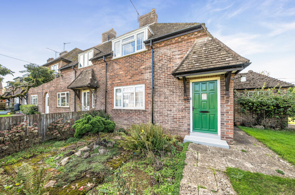 2-bed terraced on Glebe Fields, Bentworth, Alton, Hampshire, GU34, £425,000