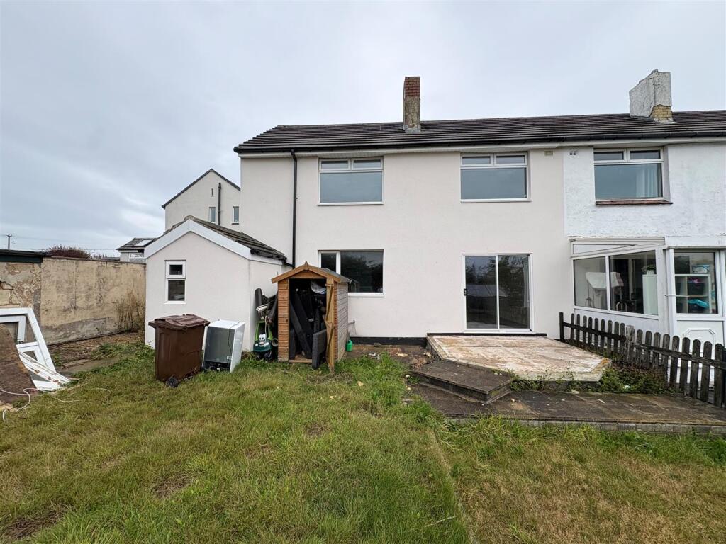 House in Bradford, Denholme - More