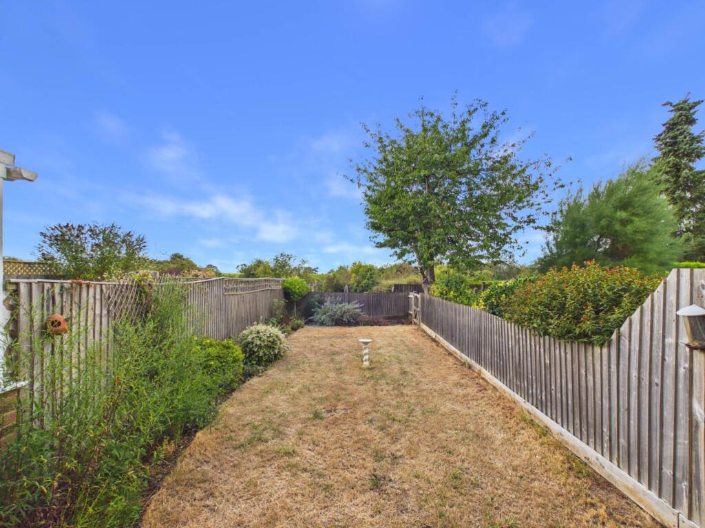 House in Hemel Hempstead, Haddenham - View 2