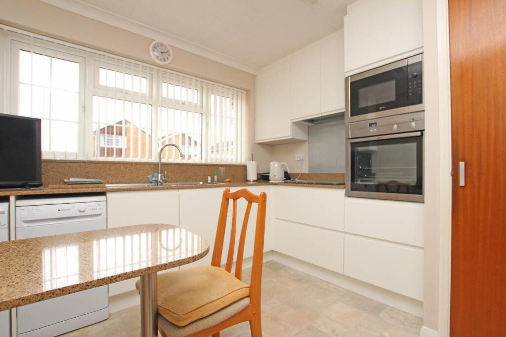 Thackeray Close, Eastbourne, BN23 7TJ photo 3