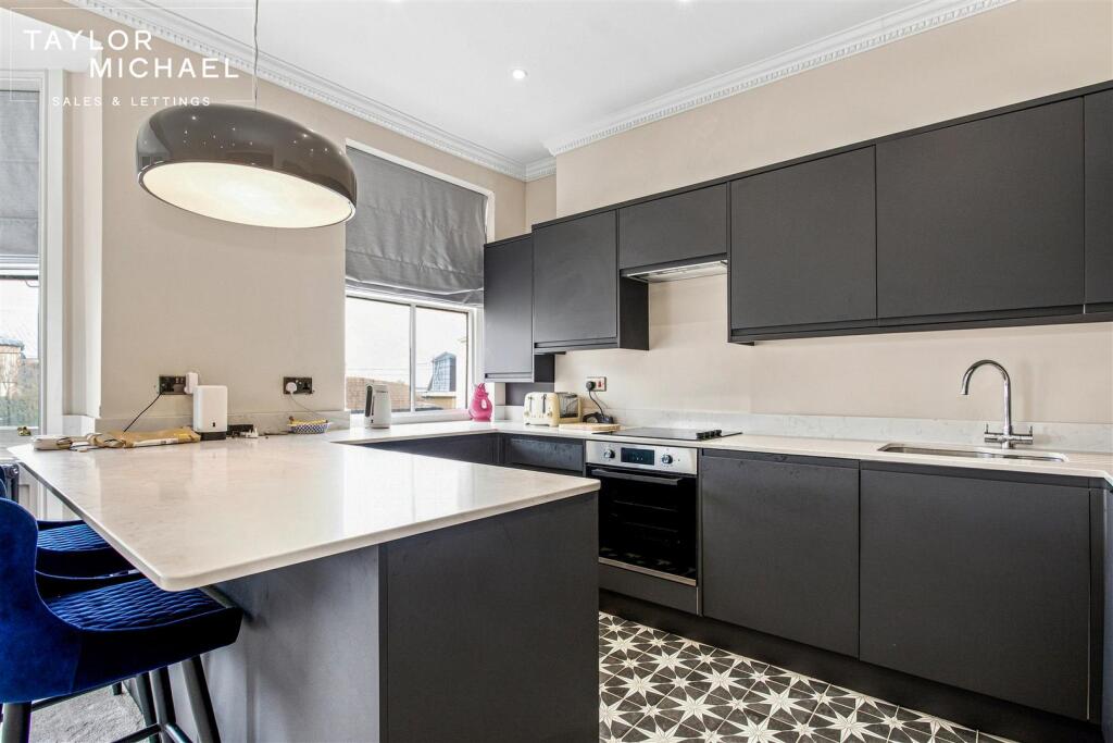 Apartment in Brighton - View 4