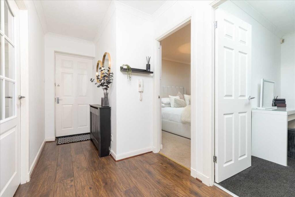 Mahon Court, Moodiesburn, Glasgow photo 2