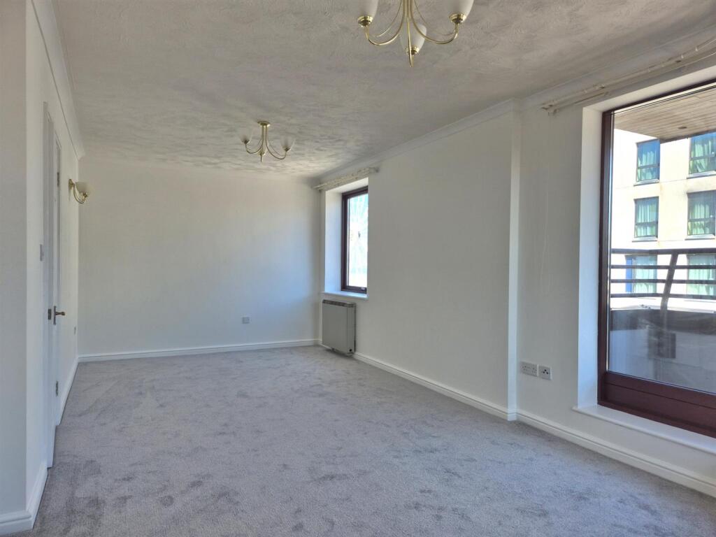 Apartment in Weston-super-Mare, North Somerset - View 4