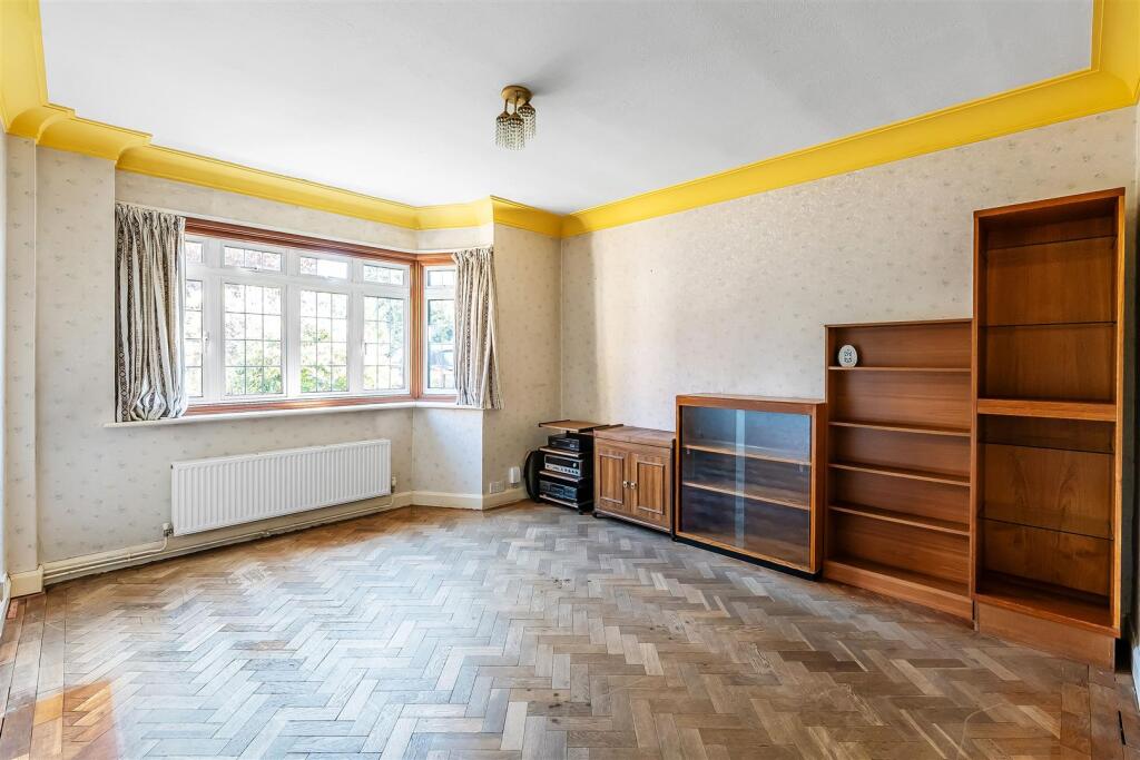 Randalls Road, Leatherhead, KT22 - View 4