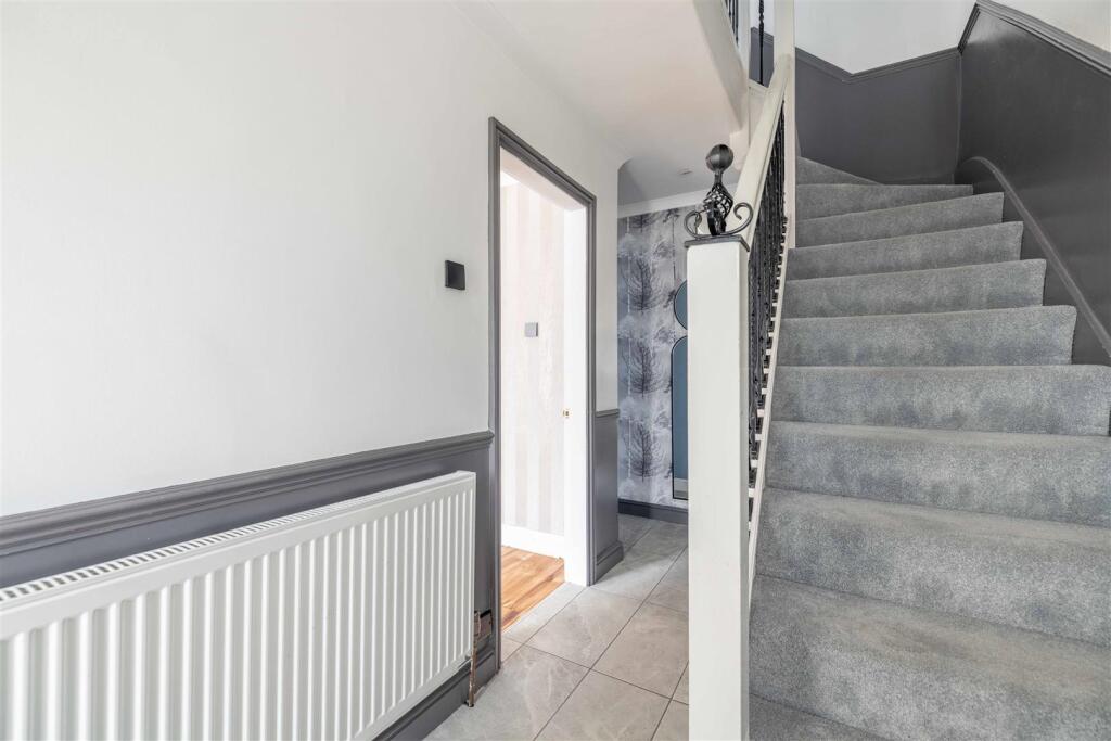 House in Windsor - View 3