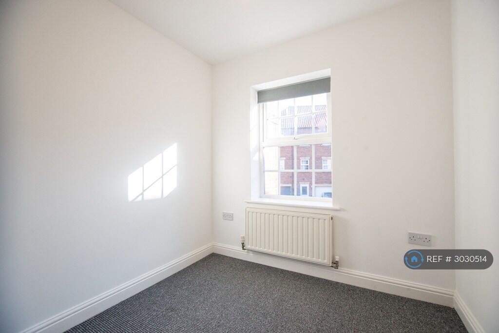 Apartment in Hull - View 5