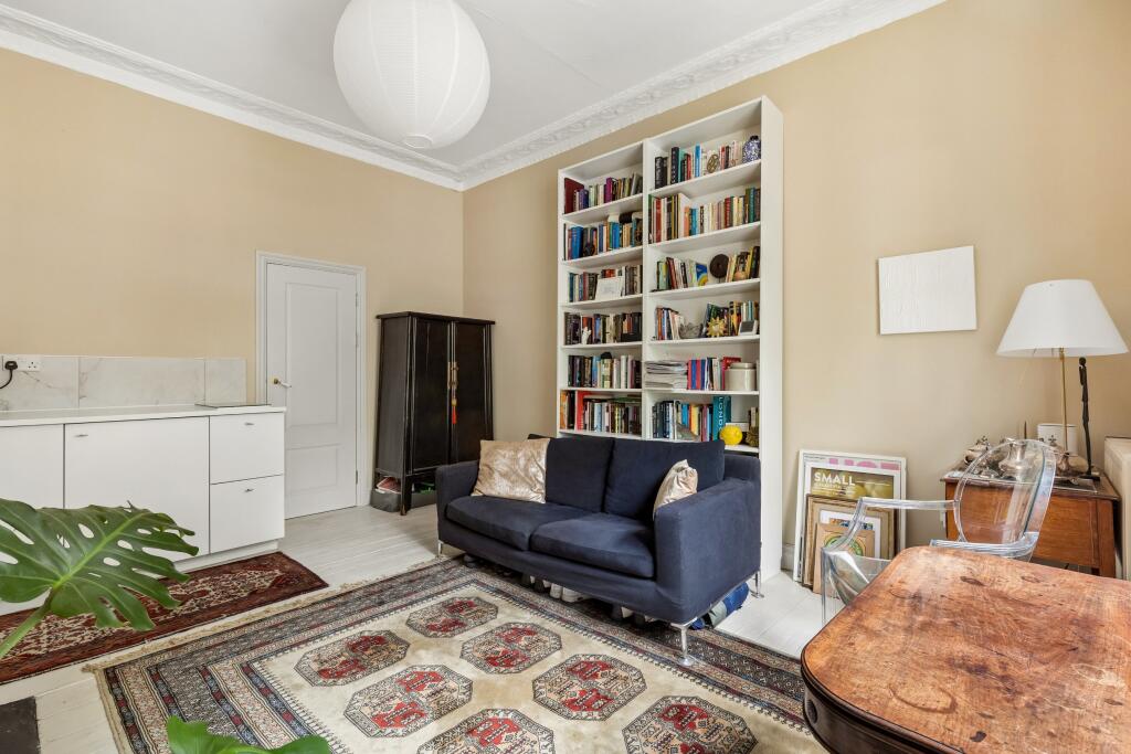Apartment in London, Somers Town - View 4