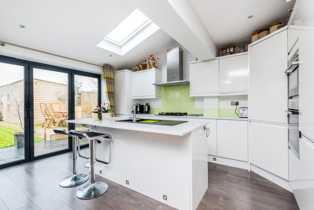 Vaughan Road, Thames Ditton, KT7 photo 4