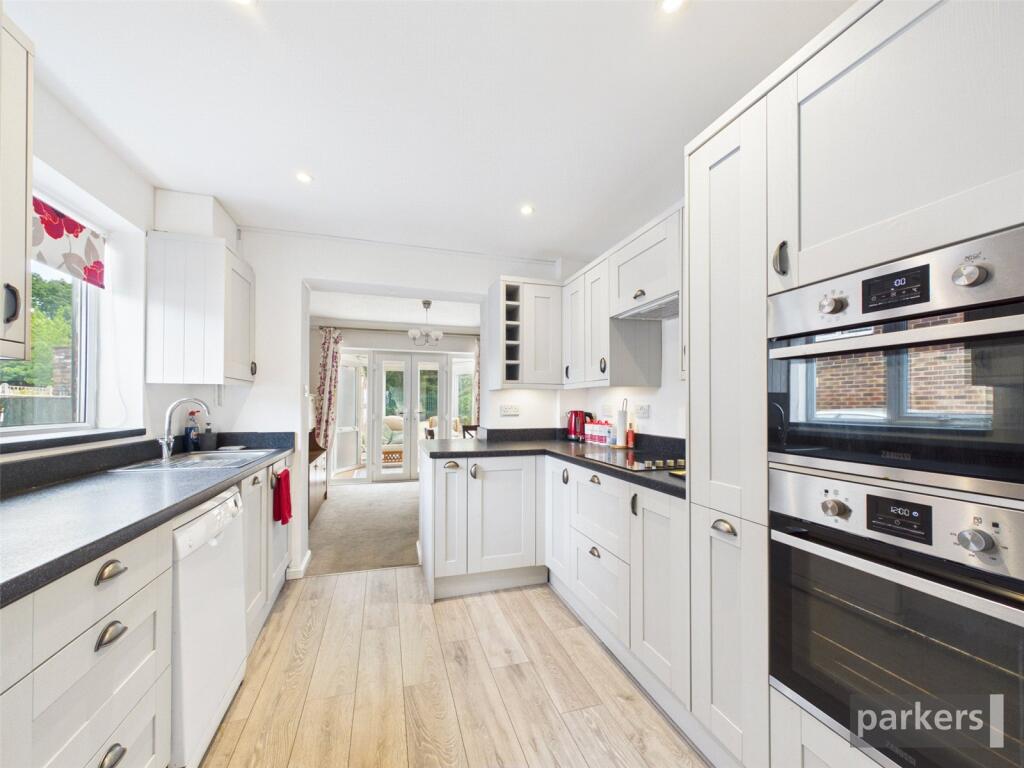 Springfield Park, Twyford, Reading, Berkshire, RG10 photo 3