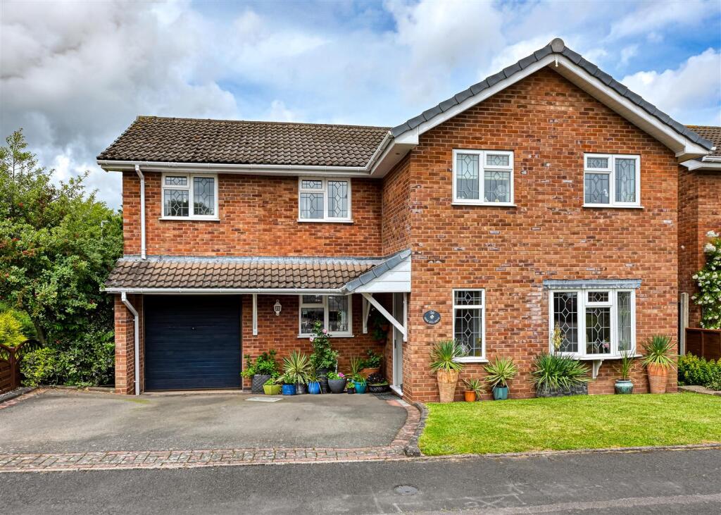 Main image of property: 26 Edge Hill Drive, Perton, Wolverhampton, WV6 7SW