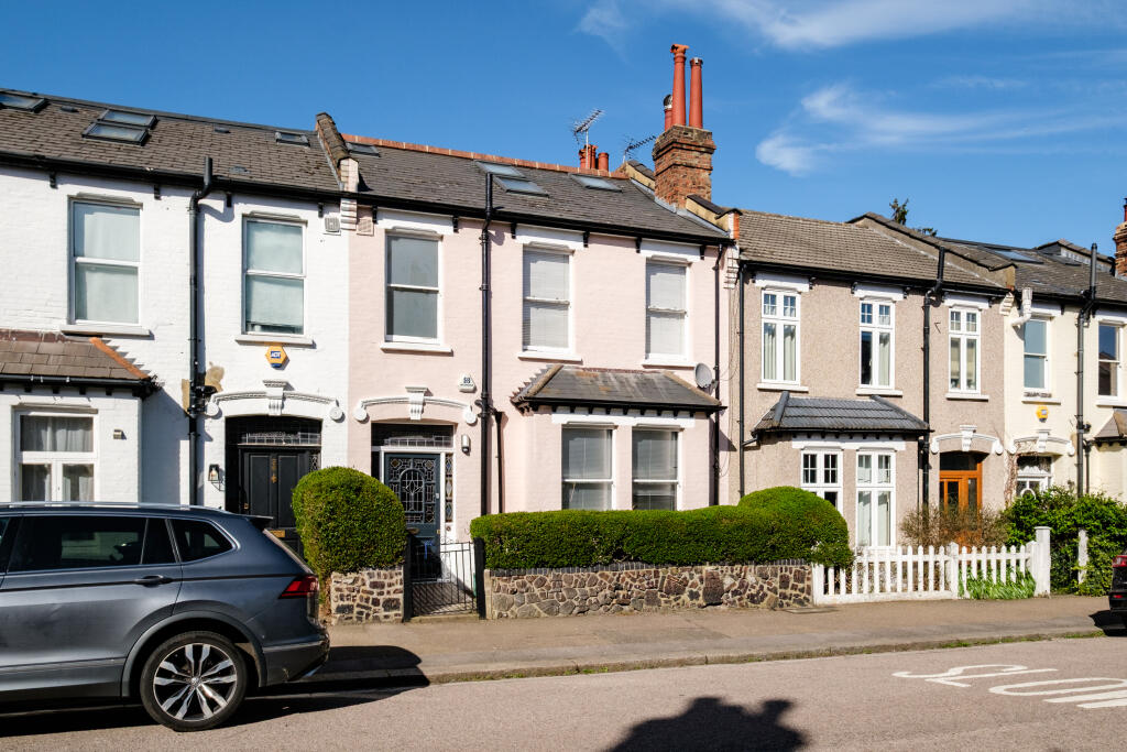 Main image of property: Coldfall Avenue, London, N10