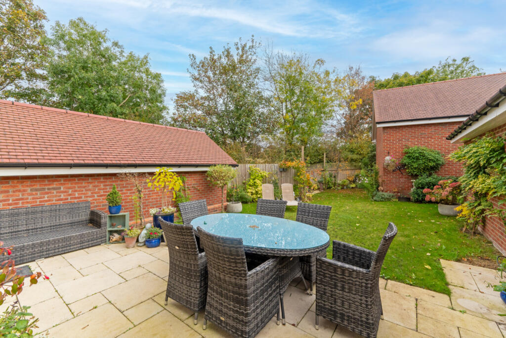 King Charles Drive, Stansted, Essex, CM24 photo 3