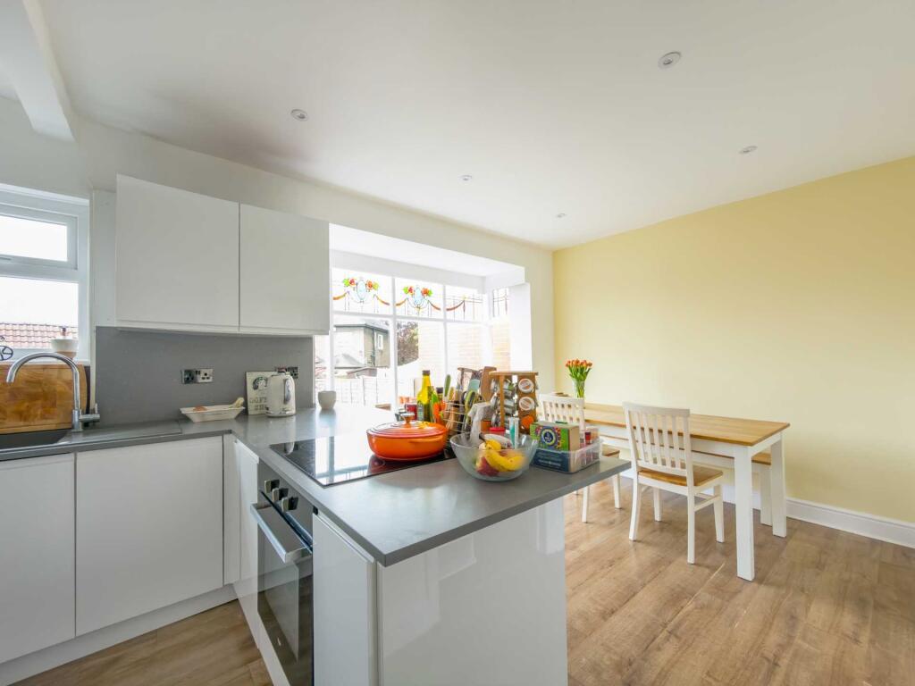 House in Kirklees, Birstall Smithies - View 4