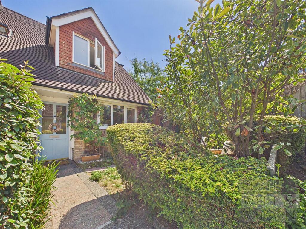 Main image of property: Mitre Way, Battle