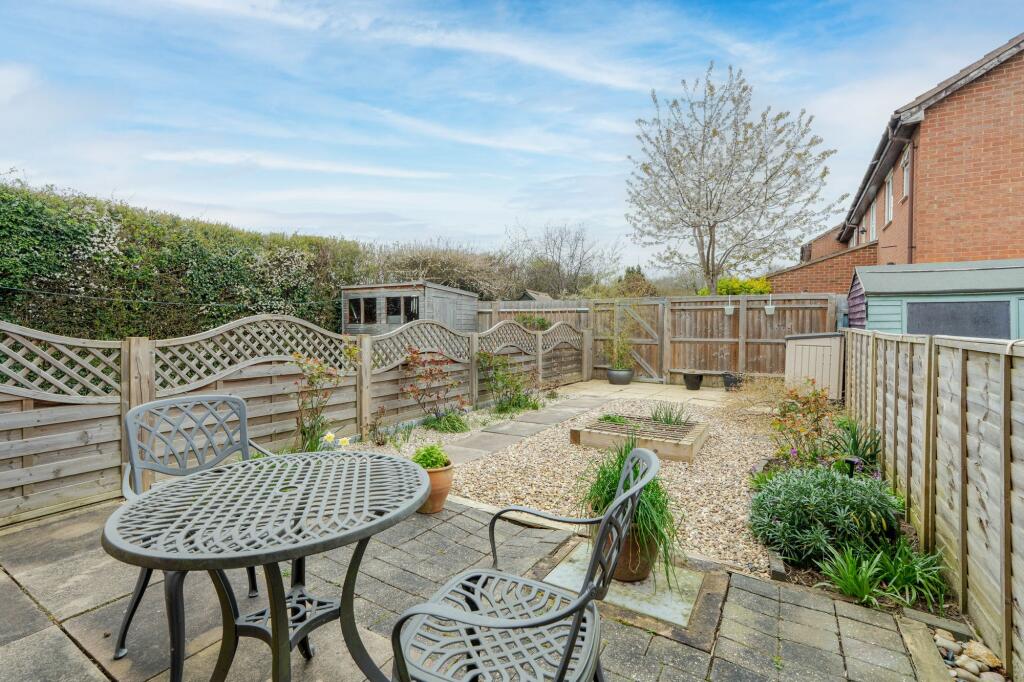 Moor Pond Close, Bicester, OX26 photo 2