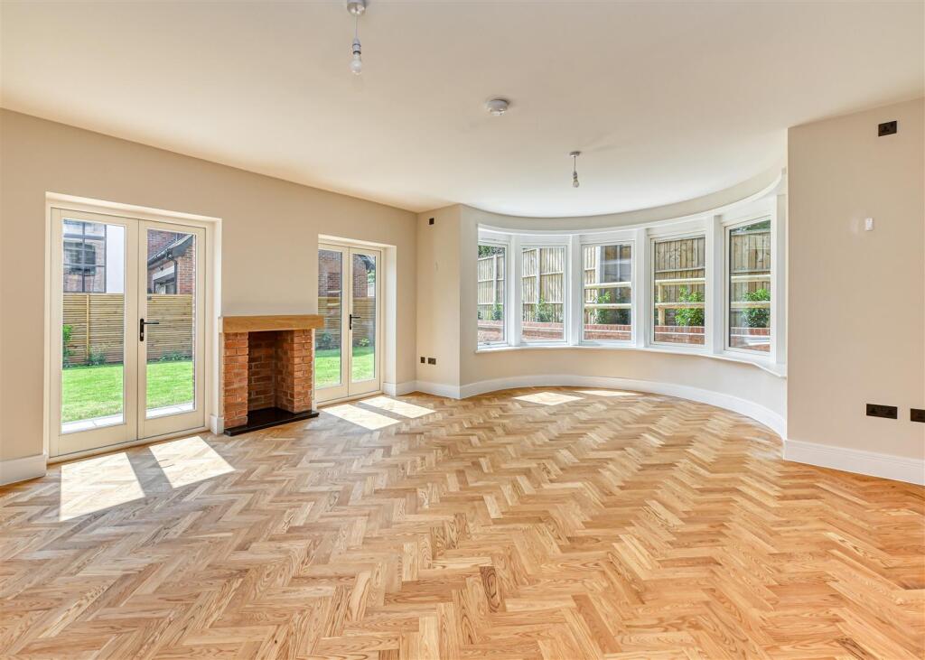 House in Wolverhampton, Aldersley, Stockwell End - More