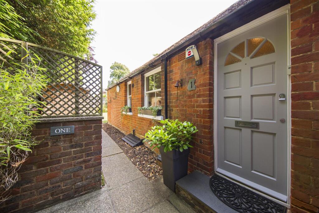 Apartment in Sevenoaks, St John's - More