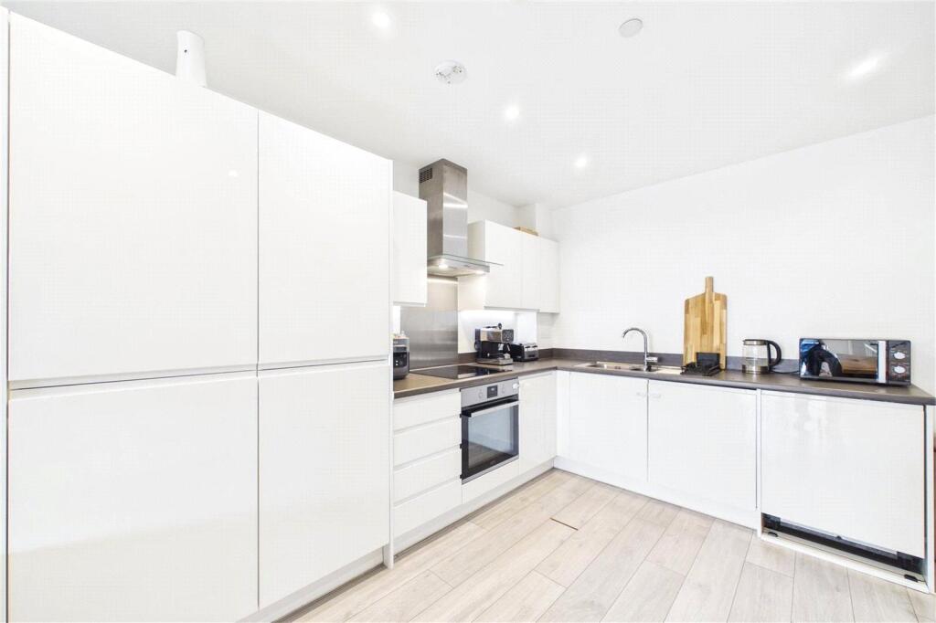 Apartment in New Malden, West Barnes - More