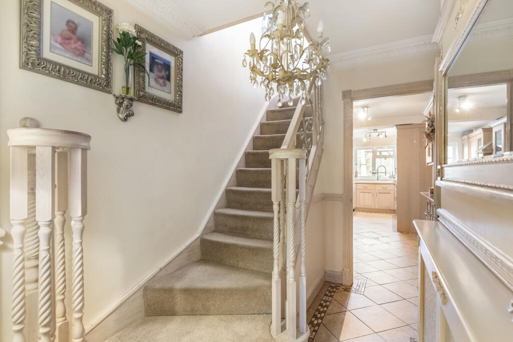 House in Three Rivers, Abbots Langley - More