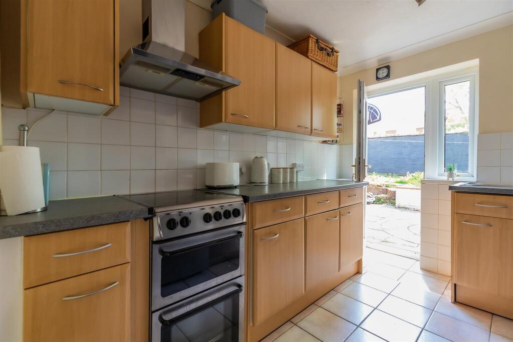 Apartment in Cardiff, Cyncoed - View 4