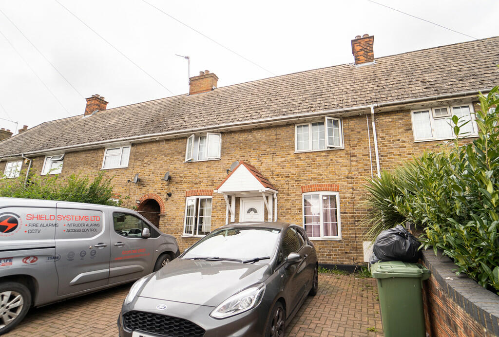 6-bed semi-detached on East Avenue, Hayes, £700,000