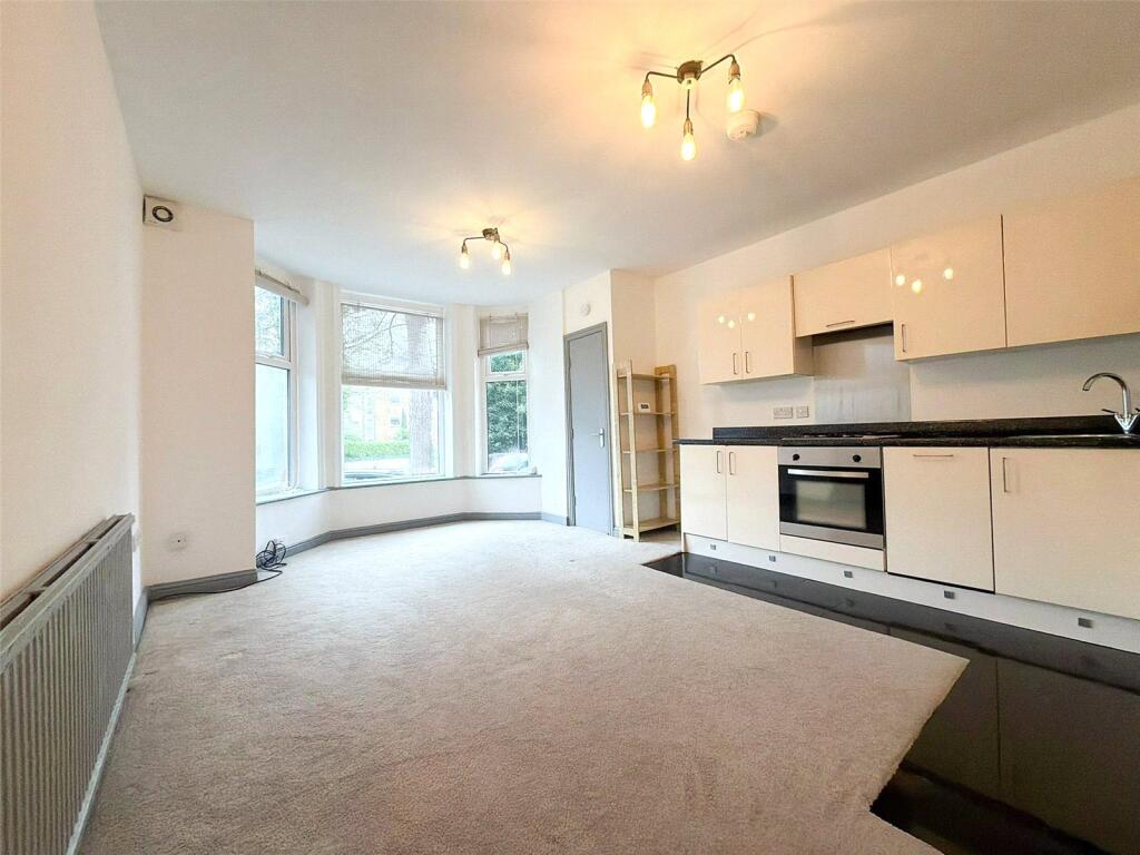 Apartment in Manchester, Withington - View 3