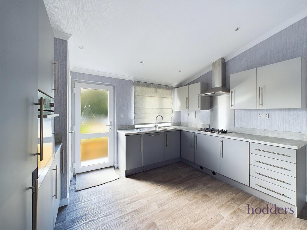 Lyne, Surrey, KT16 photo 3