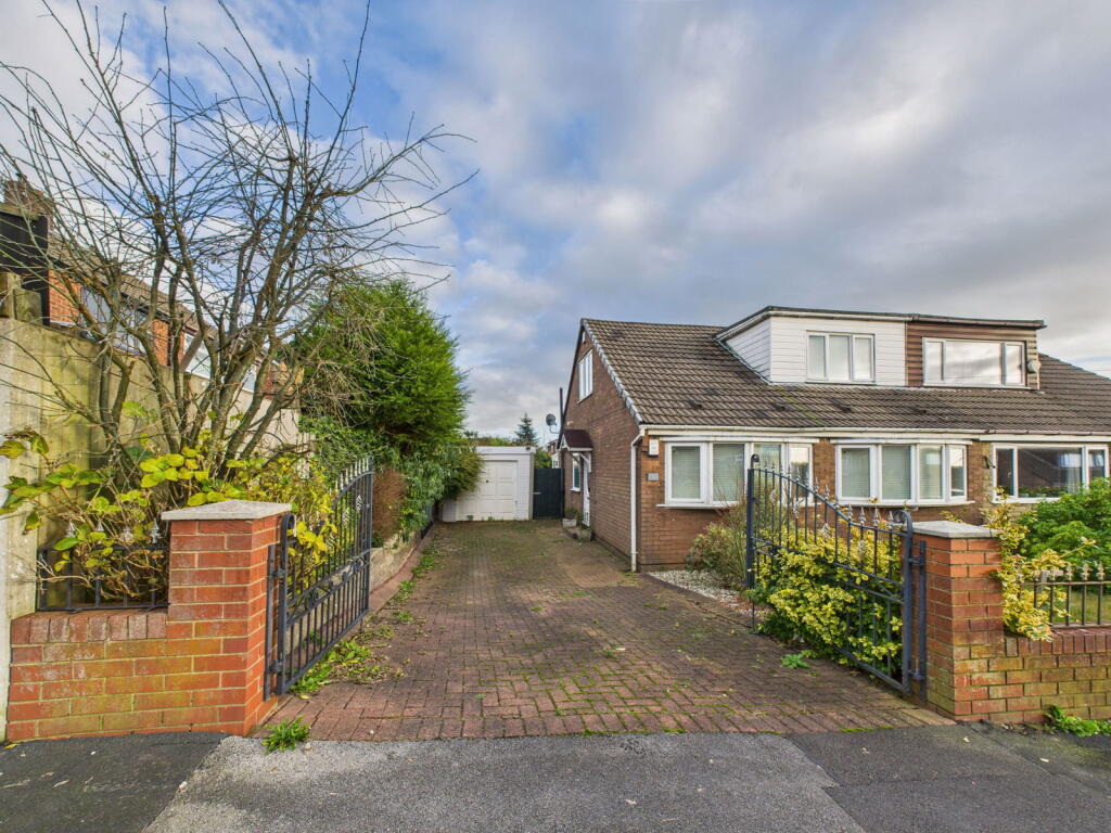 Main image of property: Clough Grove,Ashton-in-Makerfield,Wigan,WN4 0LP