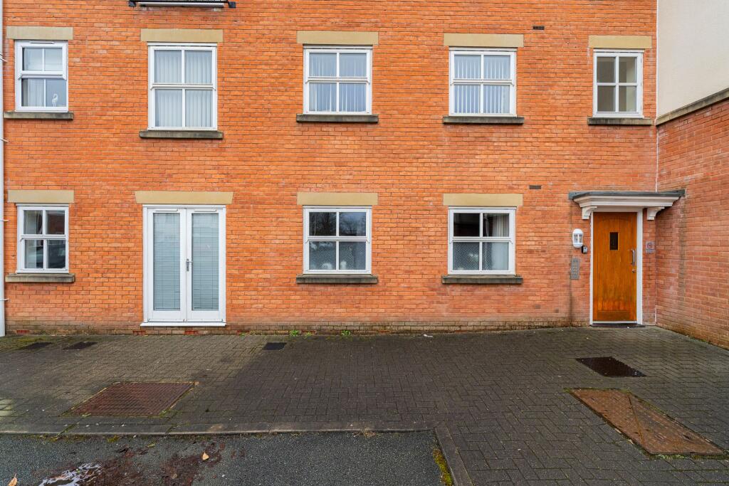 26 Clarendon Gardens, Bromley Cross, Bolton, BL7 9GX photo 3