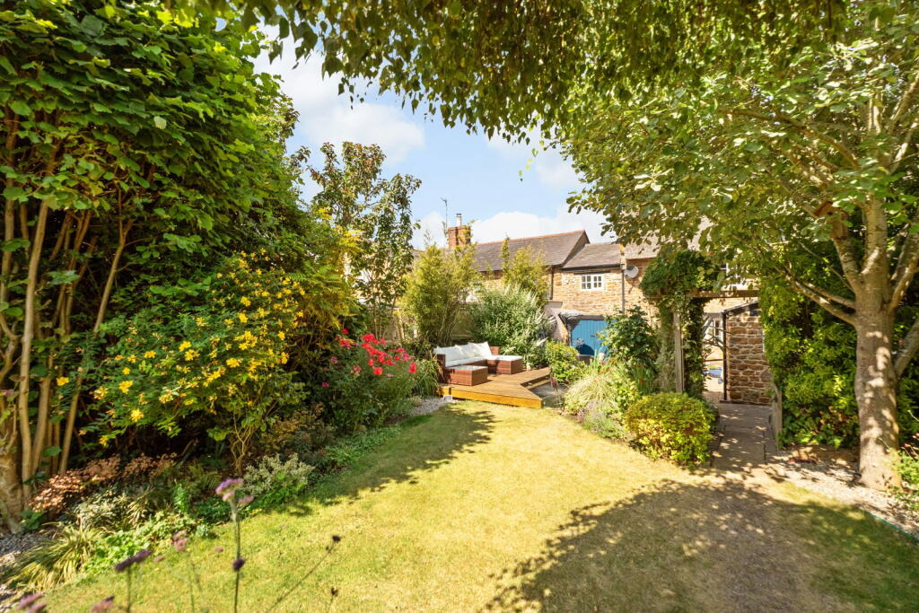 House in Newnham - View 2