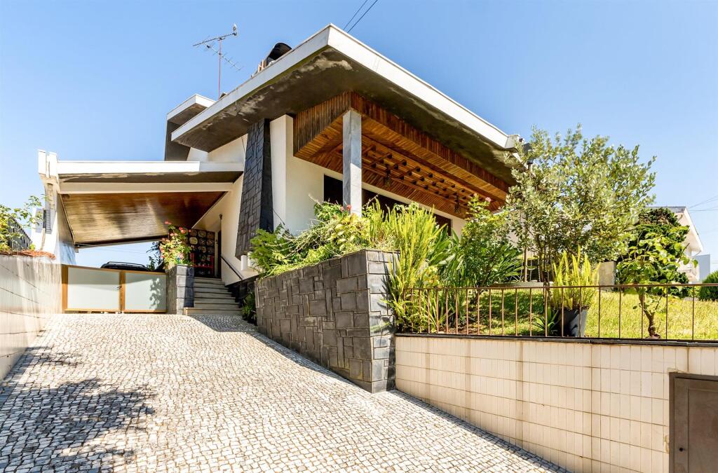 Main image of property: Oporto, Maia
