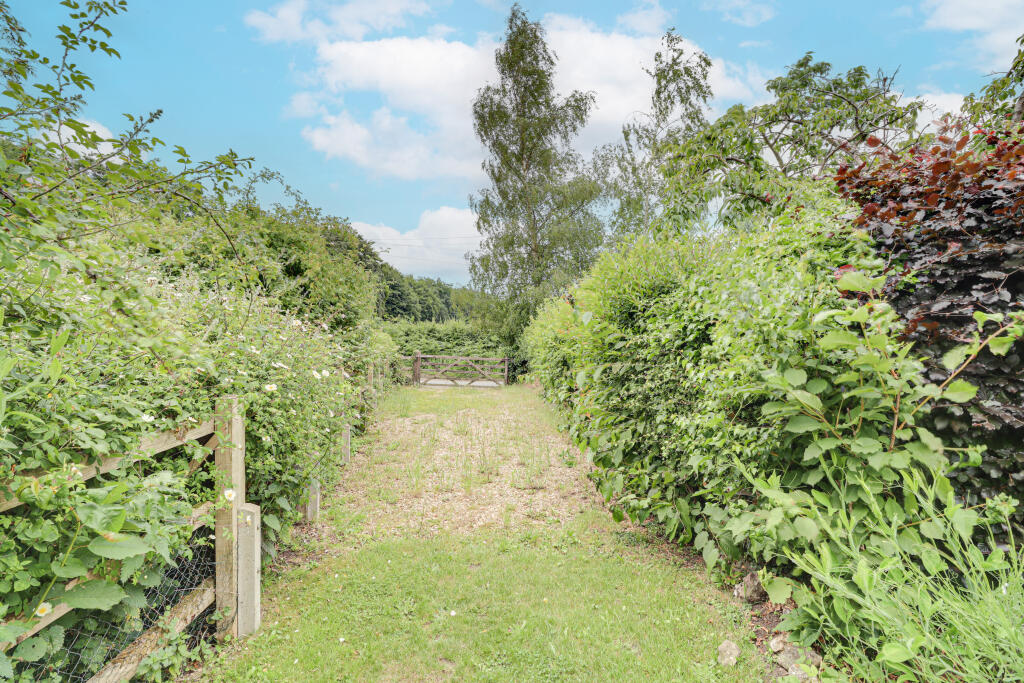 Additional image 22 of Apps Pond, Appspond Lane, Potters Crouch, AL2