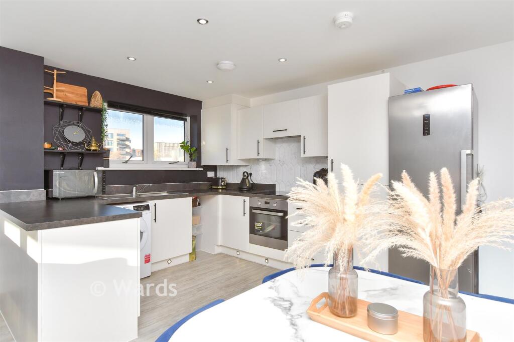 Apartment in Dartford - View 5