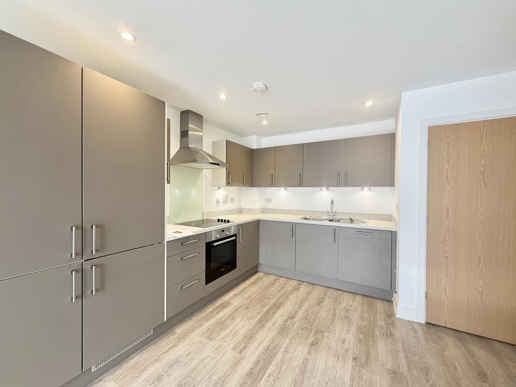 Apartment in Redhill - View 4