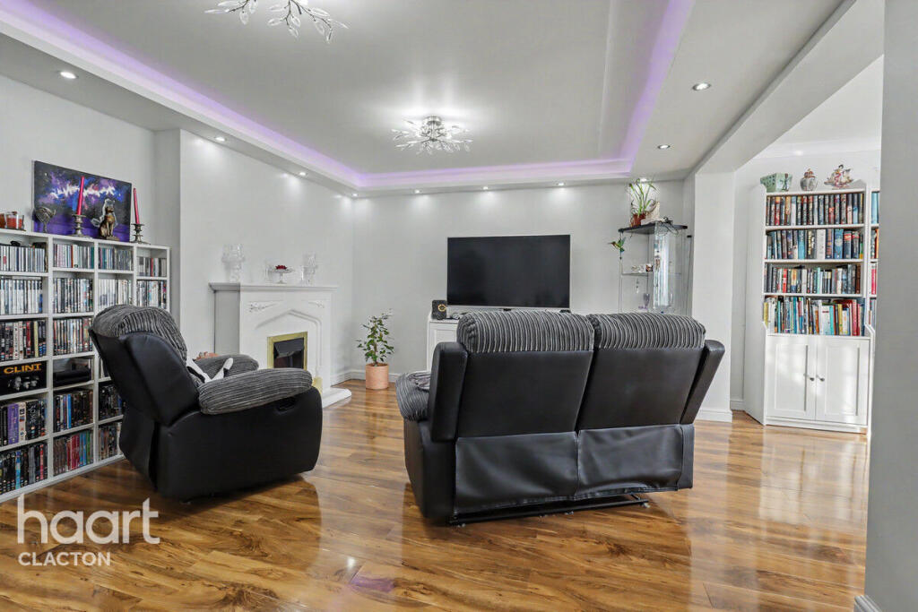 House in Clacton-on-Sea, Great Clacton - View 5
