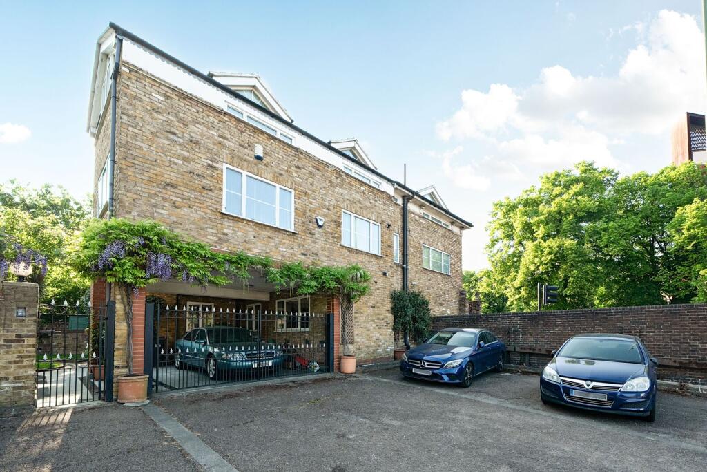House in London - View 2