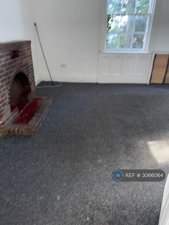 House in Wolverhampton, West Midlands - More