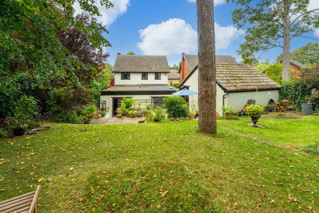 Main image of property: The Avenue, Cliftonville, Northampton