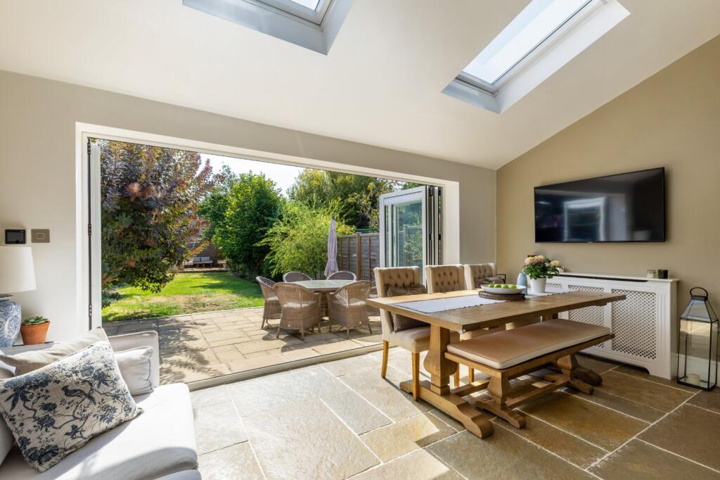 House in Cheltenham, Lynworth, Cleevemount - More