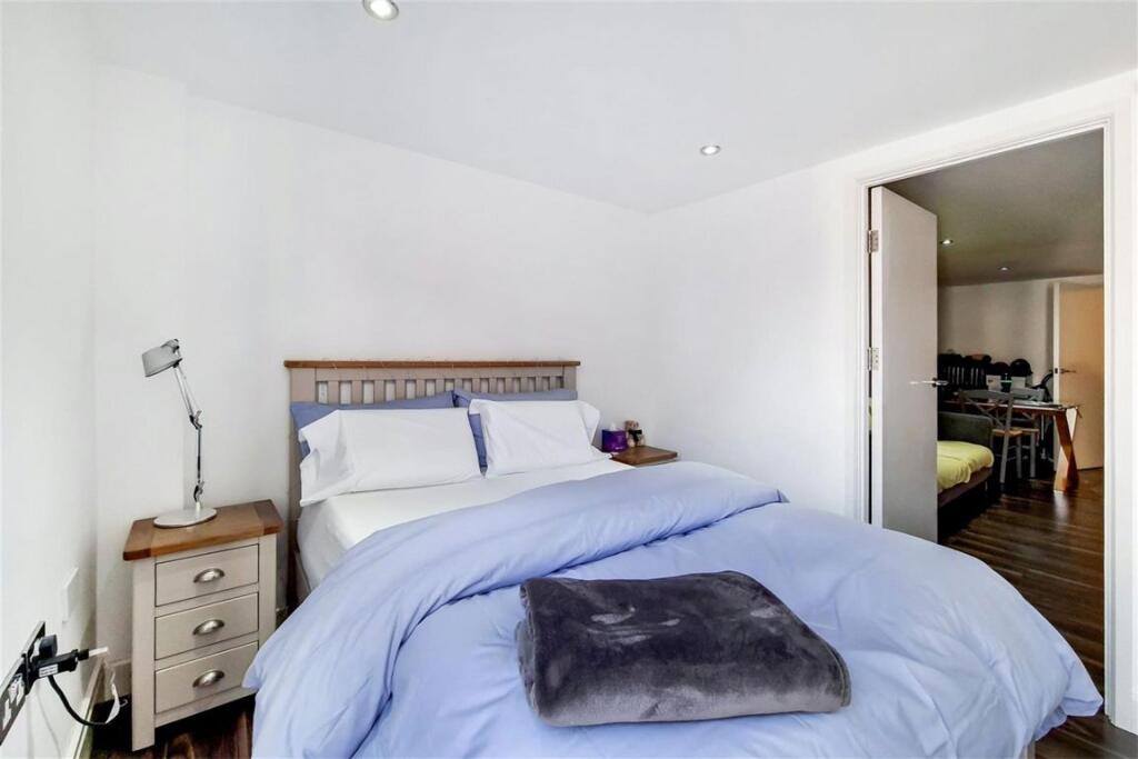 Apartment in London - View 5