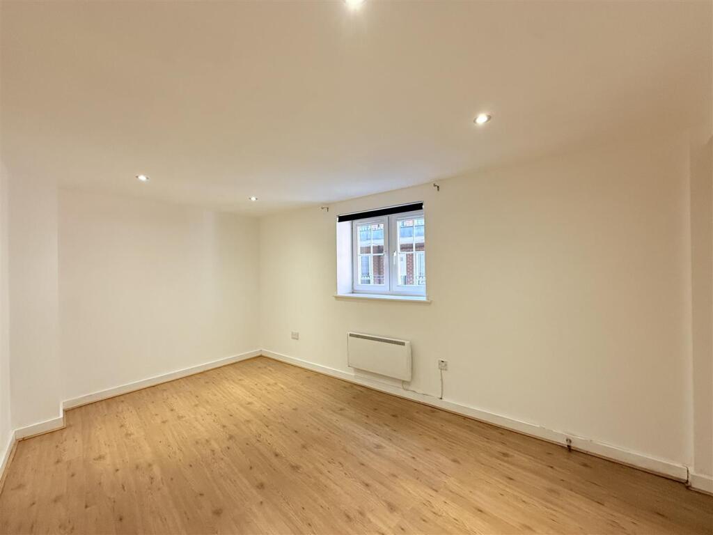Apartment in Stockport - More