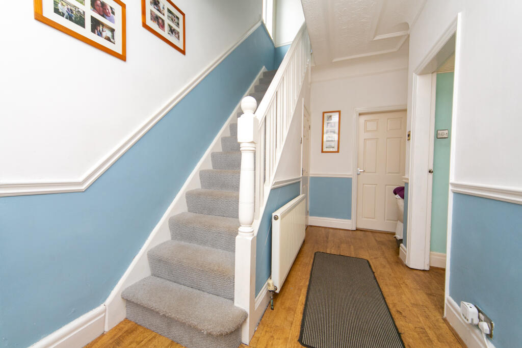 Chester Road, Whitby, CH65 photo 2