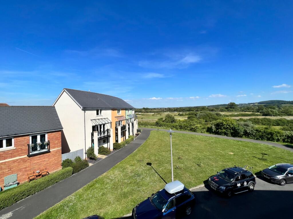 Apartment in Portishead, North Somerset - View 2