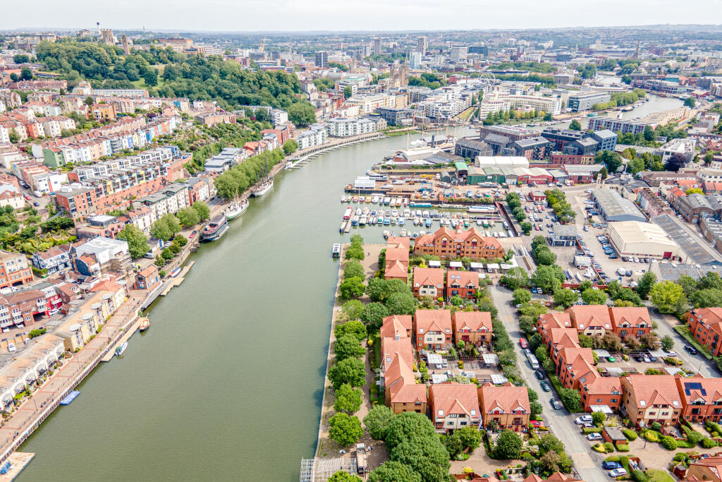 Apartment in Bristol, Baltic Wharf, Spike Island - View 4